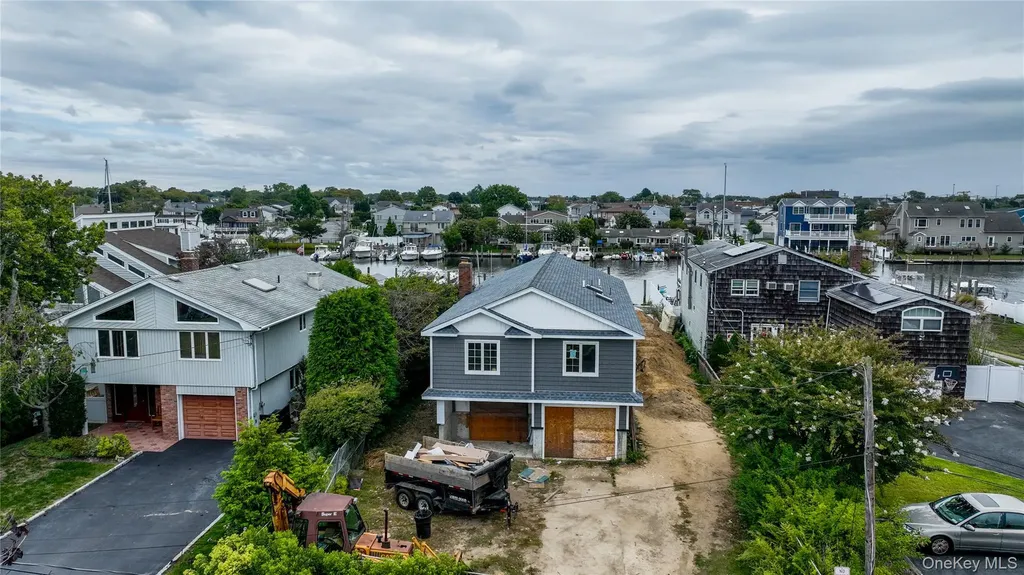 750 Shore Walk Lindenhurst NY 11757