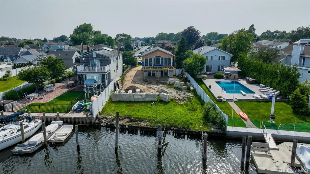 750 Shore Walk Lindenhurst NY 11757