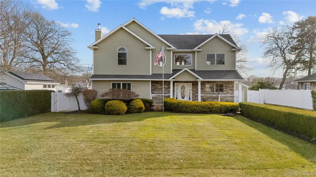 85 S Dunton Avenue East Patchogue NY 11772