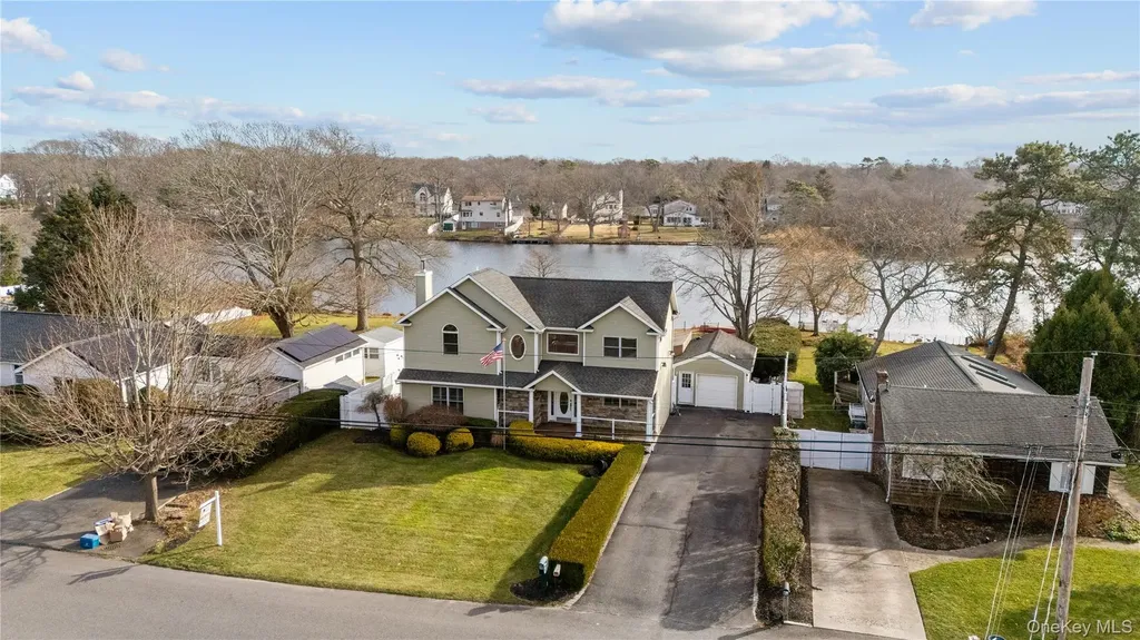 85 S Dunton Avenue East Patchogue NY 11772