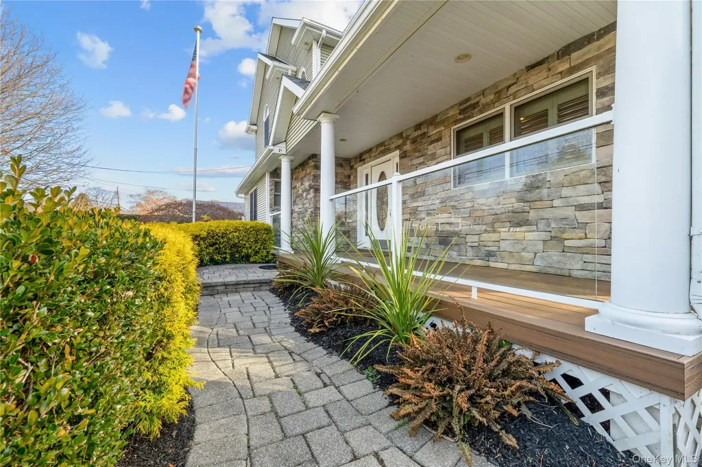 85 S Dunton Avenue East Patchogue NY 11772