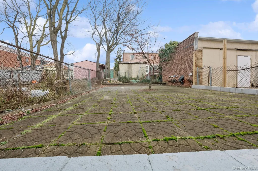945 E 228th Street Bronx NY 10466