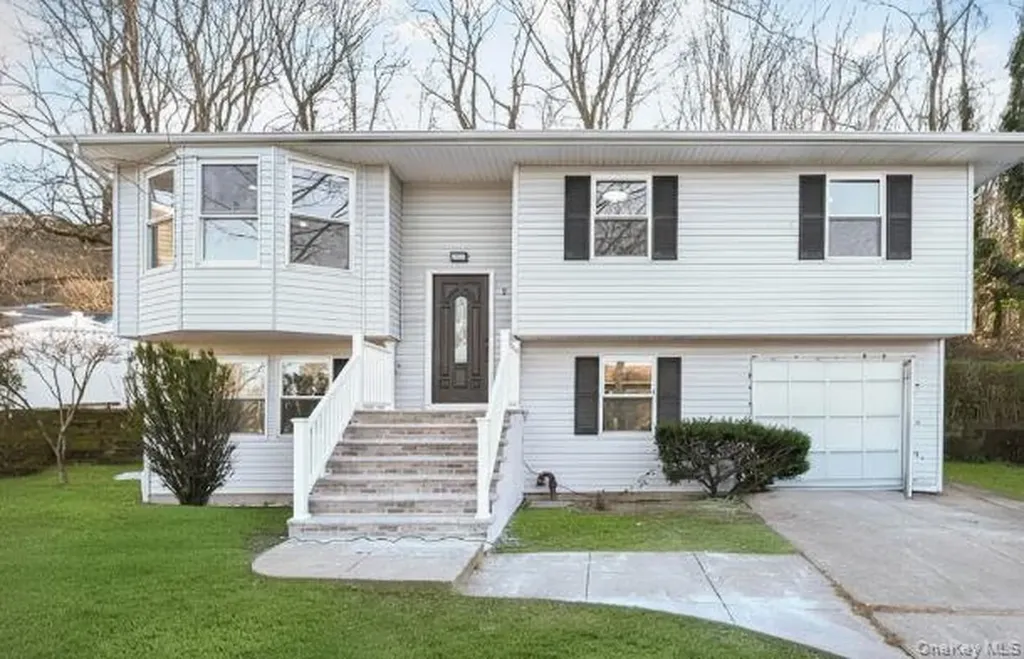 9 Harmony Lane Glen Cove NY 11542