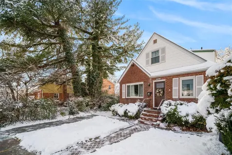 8412 Cross Island Parkway Bellerose NY 11426