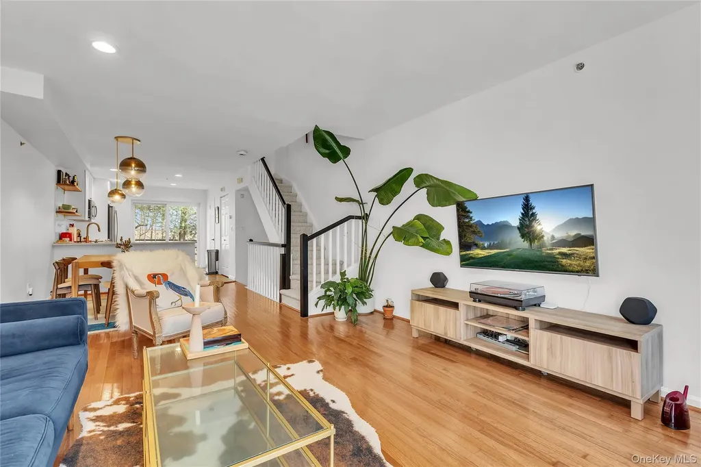 302 Park Ridge Lane White Plains NY 10603