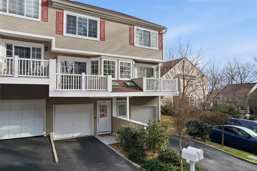302 Park Ridge Lane White Plains NY 10603