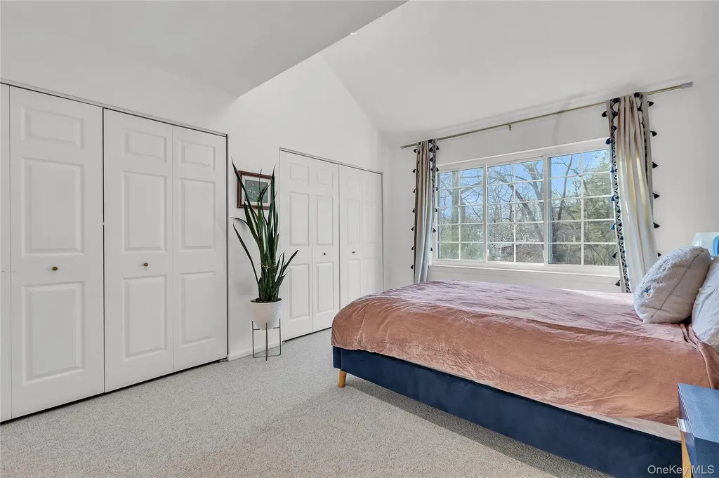 302 Park Ridge Lane White Plains NY 10603