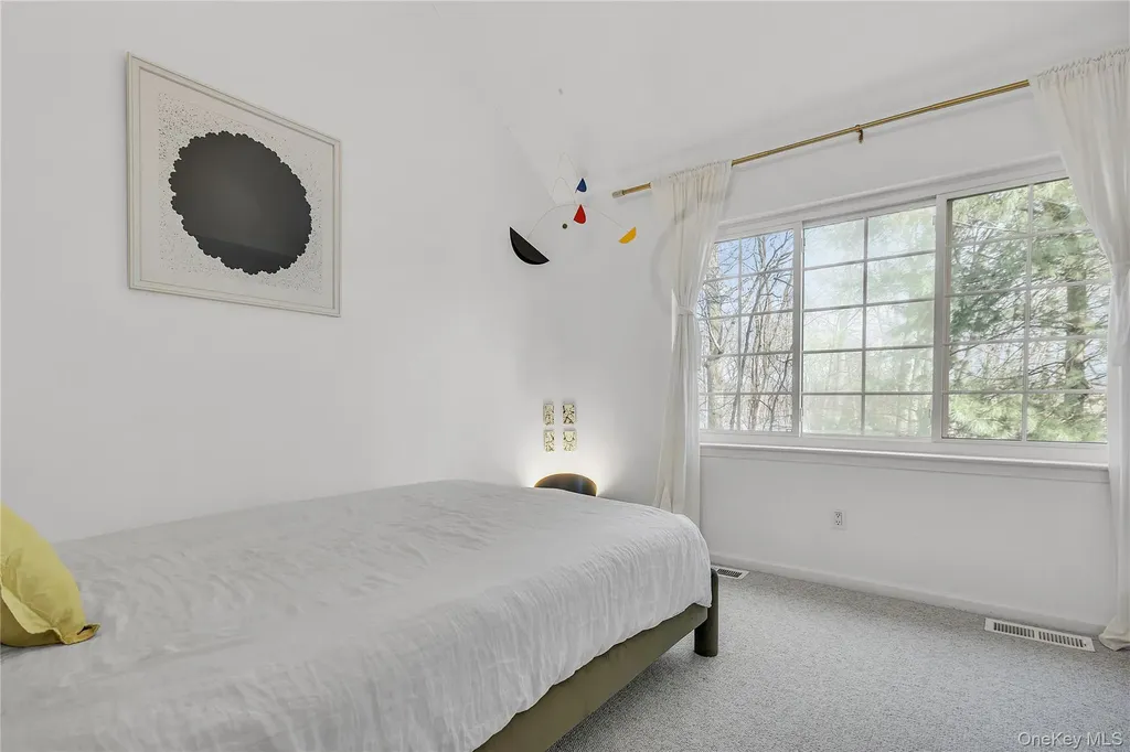 302 Park Ridge Lane White Plains NY 10603
