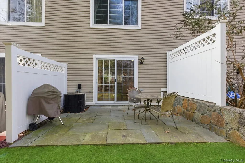 302 Park Ridge Lane White Plains NY 10603