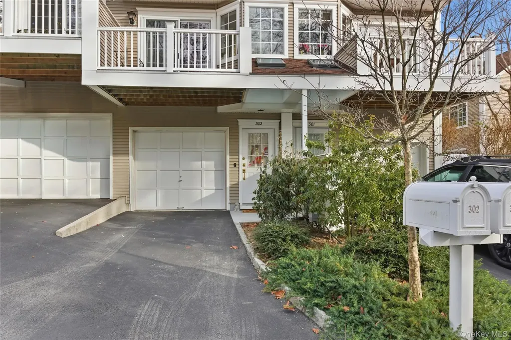 302 Park Ridge Lane White Plains NY 10603