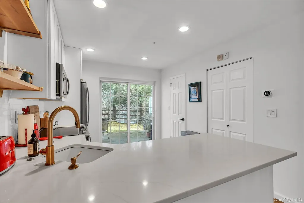 302 Park Ridge Lane White Plains NY 10603
