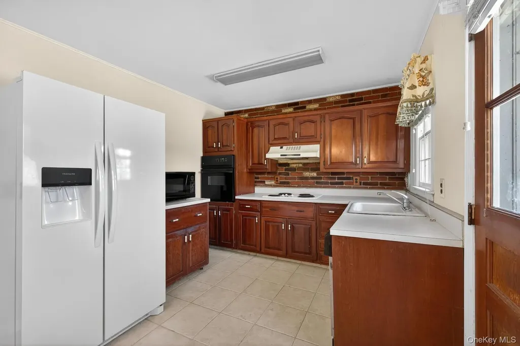 2 Kirkup Street Bay Shore NY 11706