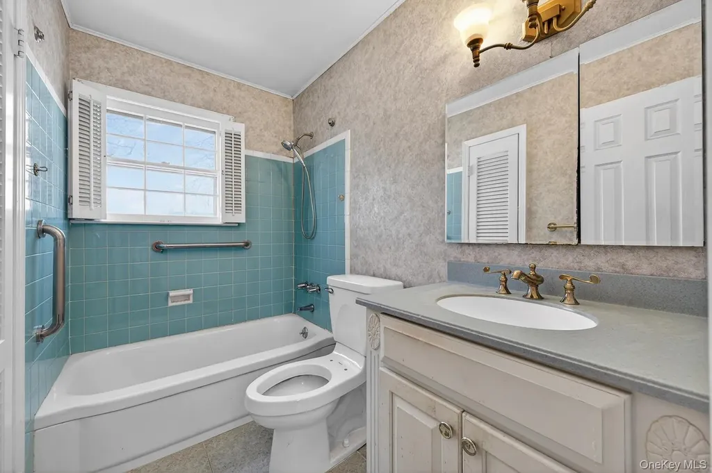 2 Kirkup Street Bay Shore NY 11706