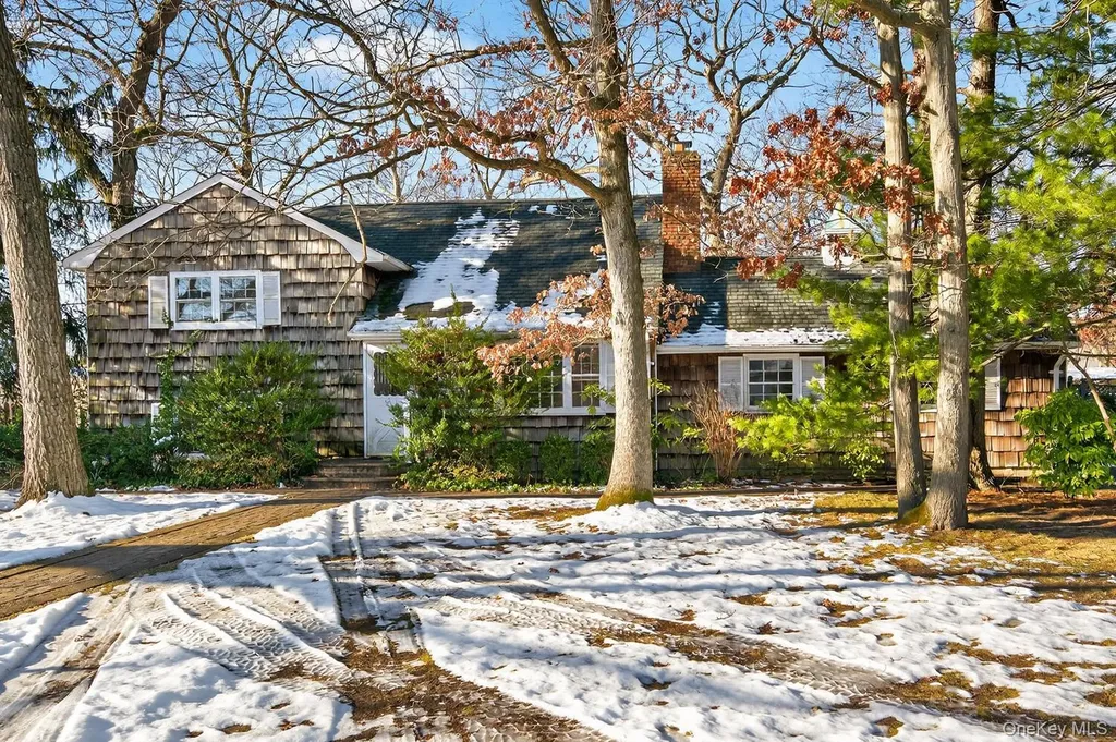 2 Kirkup Street Bay Shore NY 11706