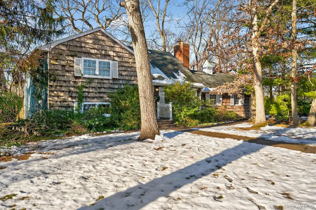 2 Kirkup Street Bay Shore NY 11706