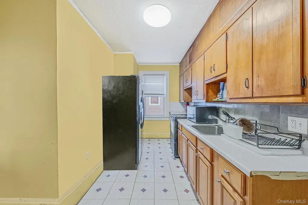 63 E Seaman Avenue Freeport NY 11520
