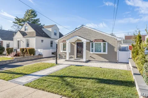 69 Harriet Avenue Hempstead NY 11550