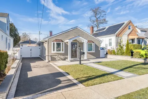69 Harriet Avenue Hempstead NY 11550