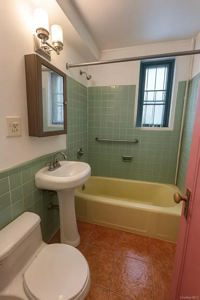 18 Metropolitan Oval Bronx NY 10462