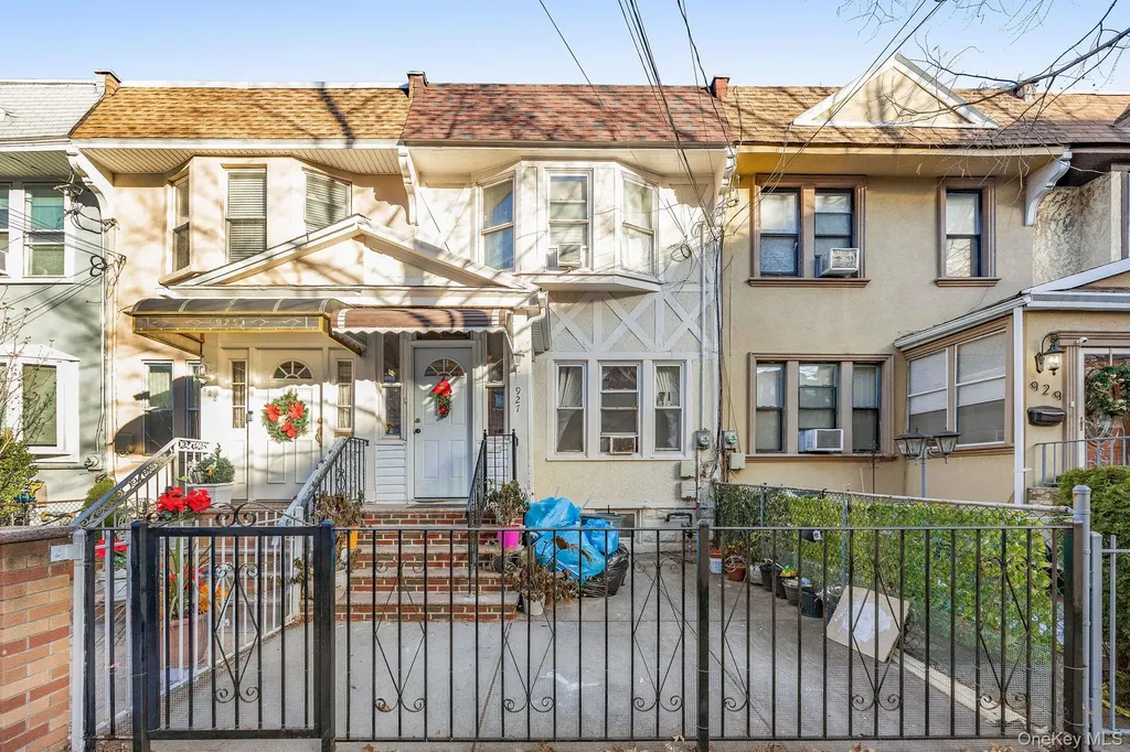 927 E 35th Street Brooklyn NY 11210