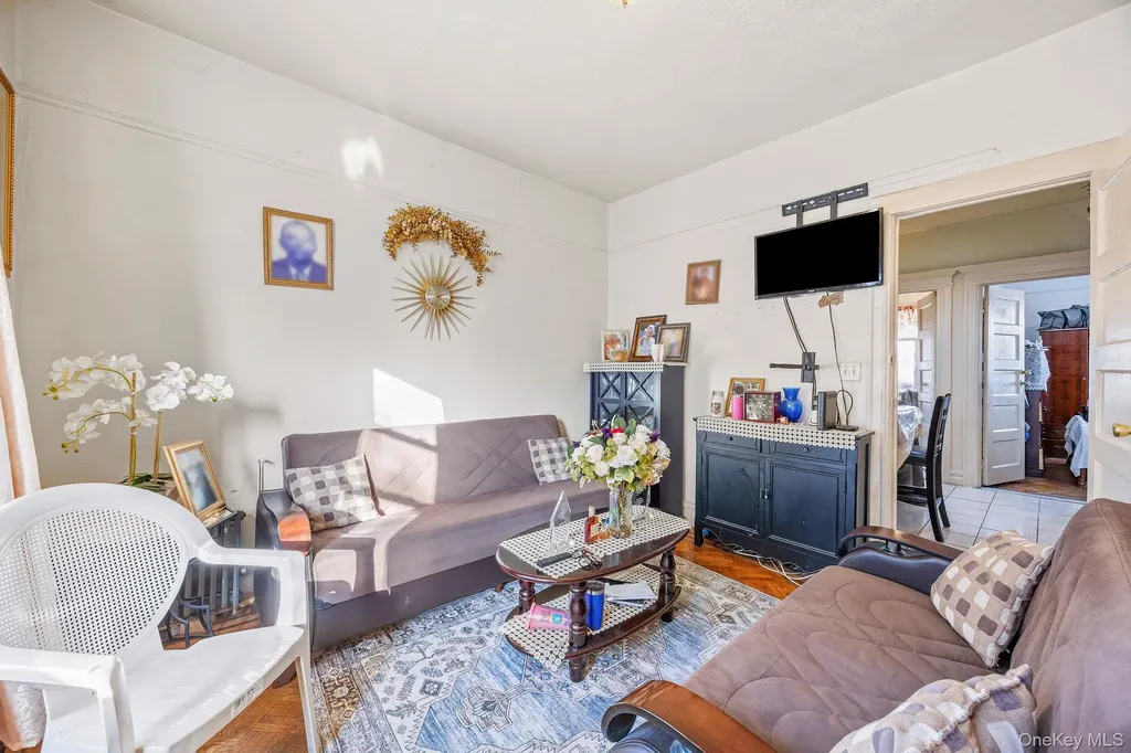 927 E 35th Street Brooklyn NY 11210