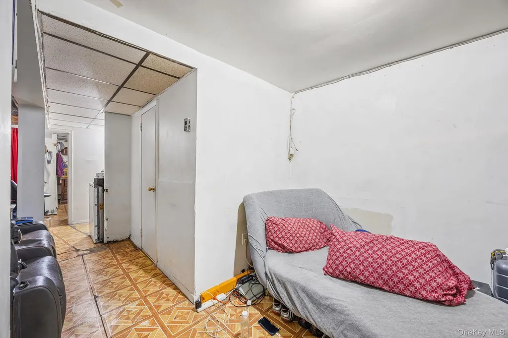 927 E 35th Street Brooklyn NY 11210
