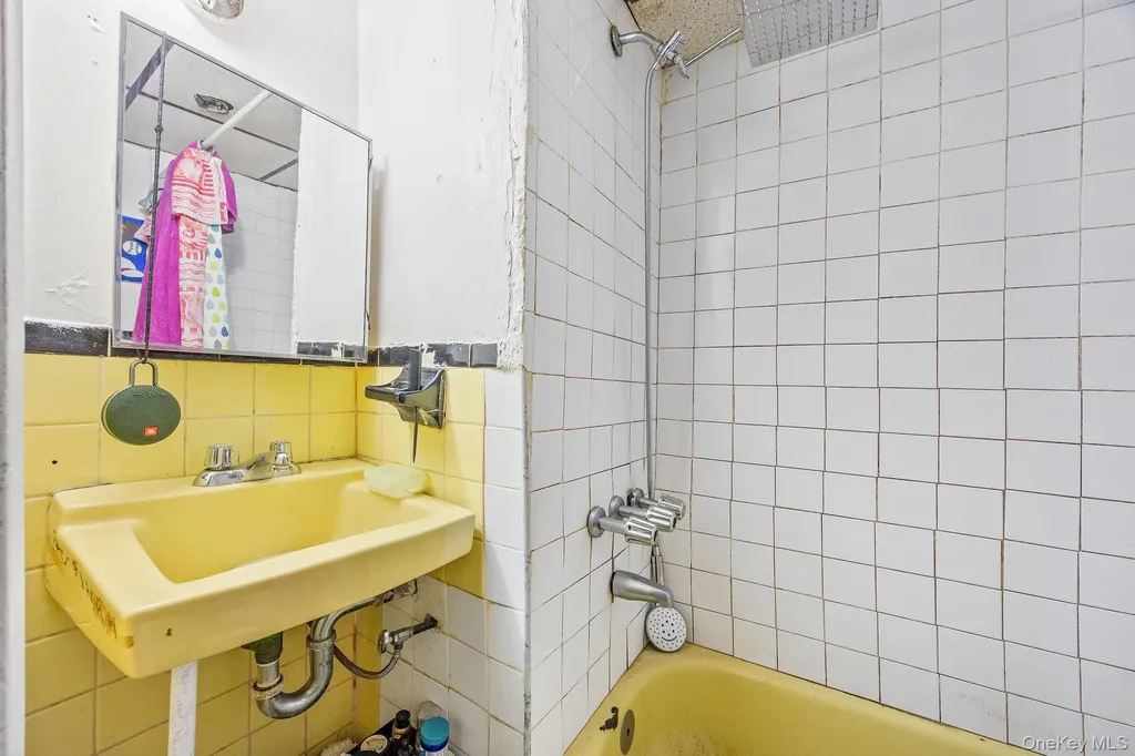 927 E 35th Street Brooklyn NY 11210