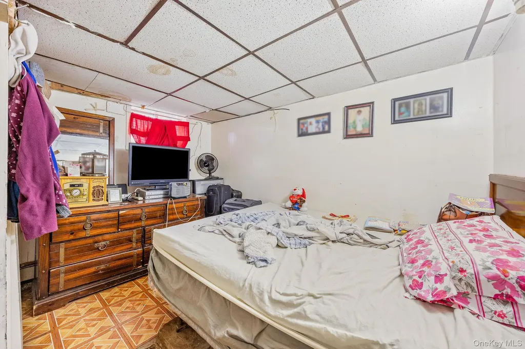927 E 35th Street Brooklyn NY 11210