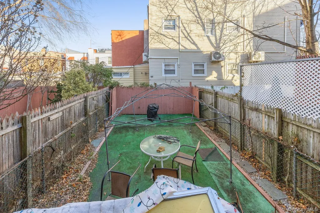 927 E 35th Street Brooklyn NY 11210