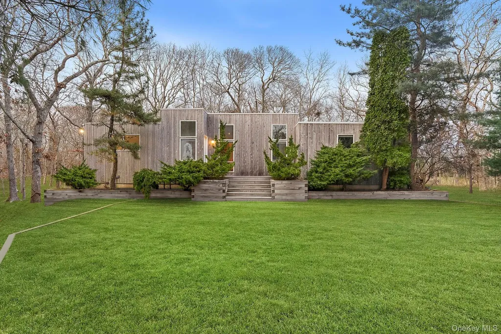 54 Fox Hunt Amagansett NY 11930