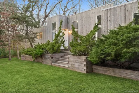 54 Fox Hunt Amagansett NY 11930