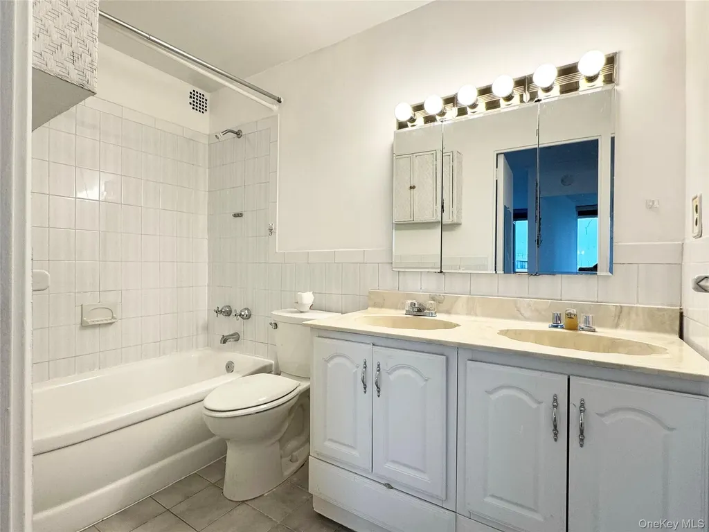 162-40 9 Avenue Beechhurst NY 11357