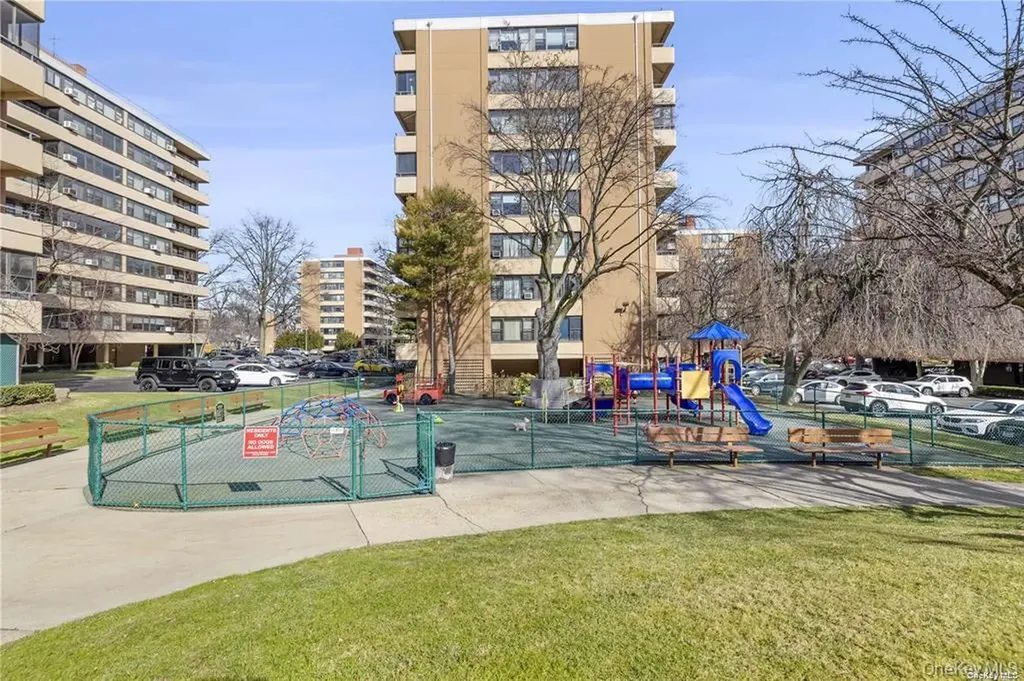 162-40 9 Avenue Beechhurst NY 11357