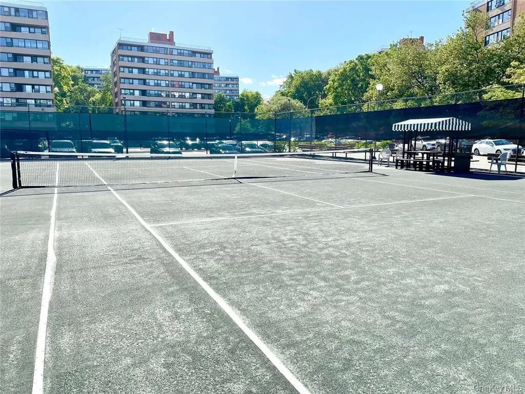 162-40 9 Avenue Beechhurst NY 11357