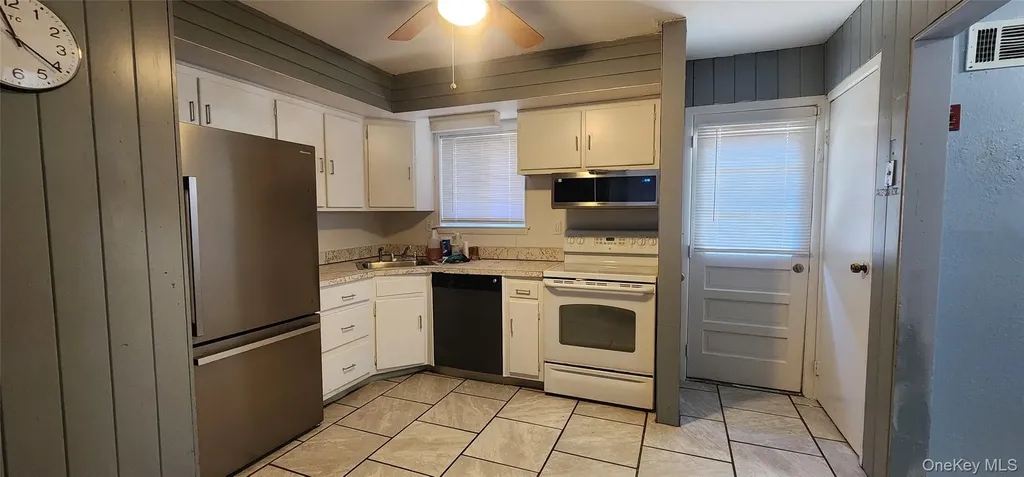 12 Hart Place Mastic NY 11950