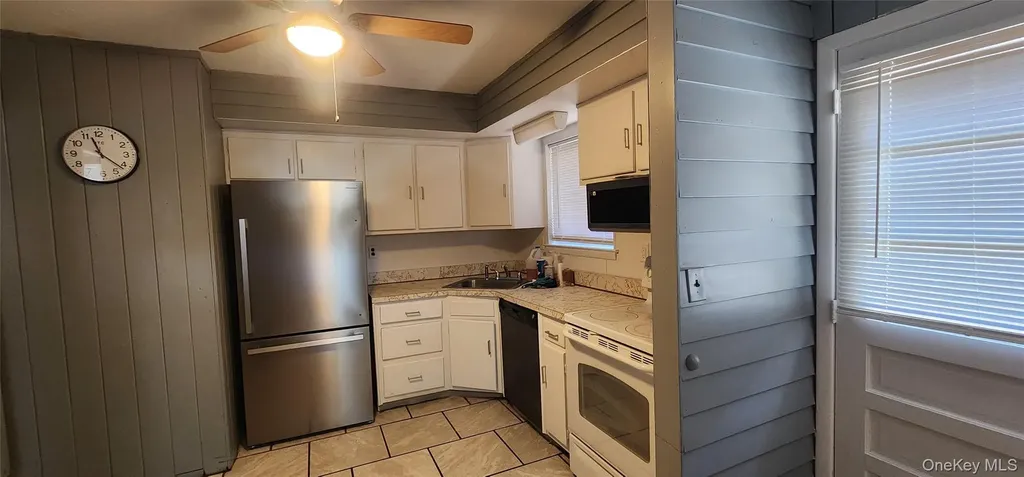 12 Hart Place Mastic NY 11950
