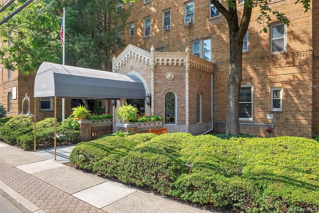 219 Bronx River Road Yonkers NY 10704