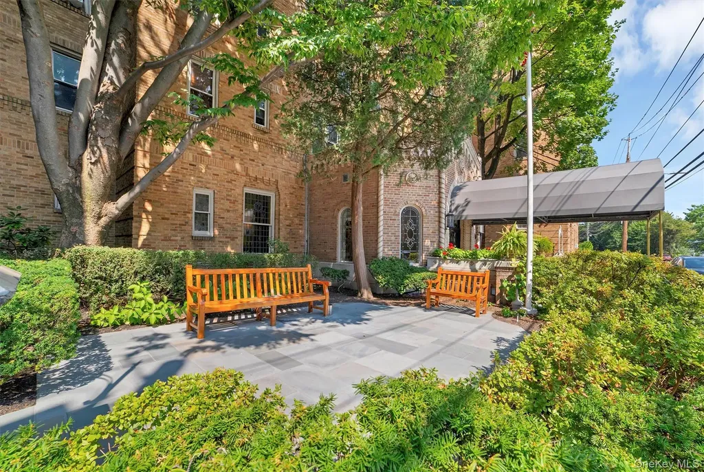 219 Bronx River Road Yonkers NY 10704
