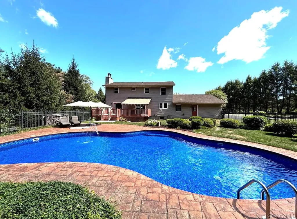 29 Deer Brook Drive New Windsor NY 12553