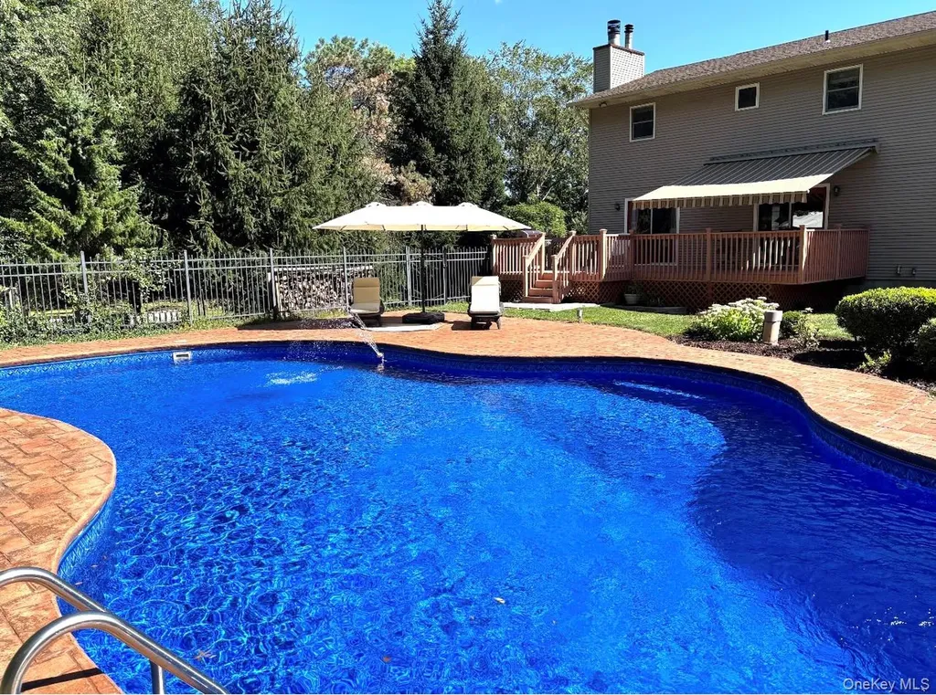 29 Deer Brook Drive New Windsor NY 12553