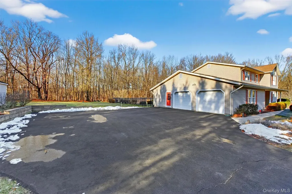 29 Deer Brook Drive New Windsor NY 12553