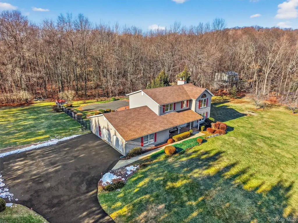 29 Deer Brook Drive New Windsor NY 12553