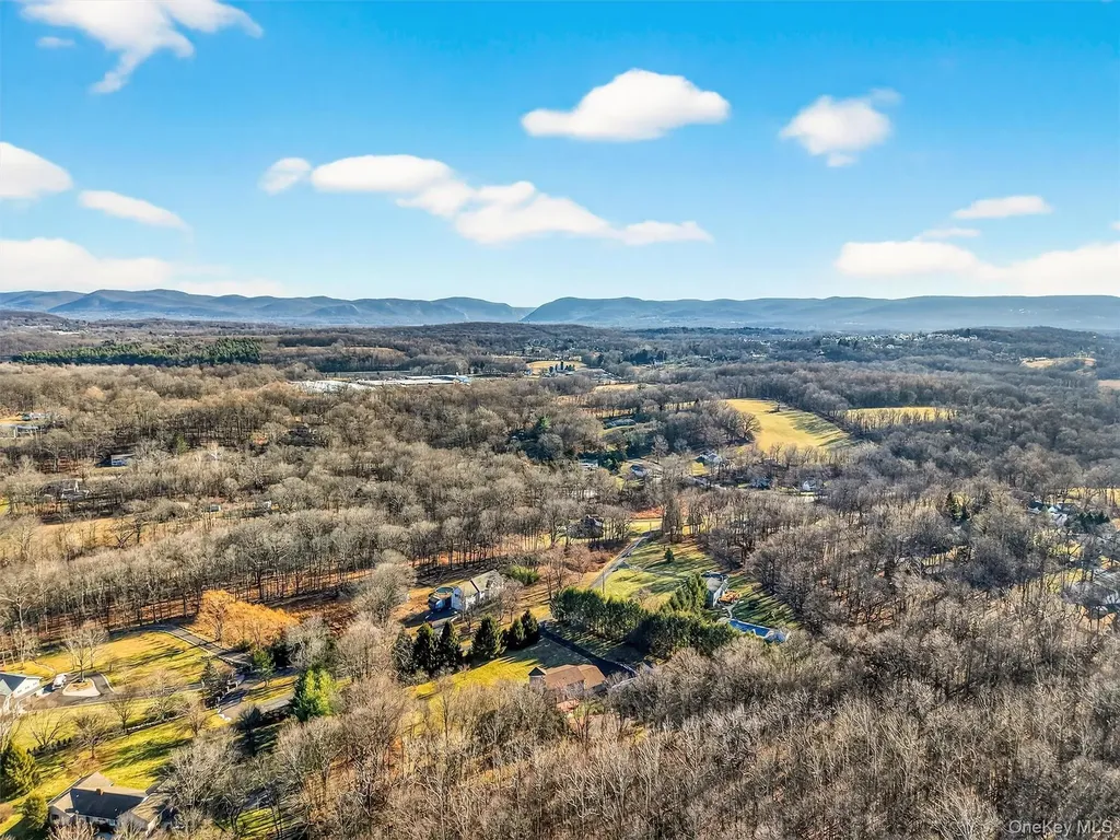 29 Deer Brook Drive New Windsor NY 12553