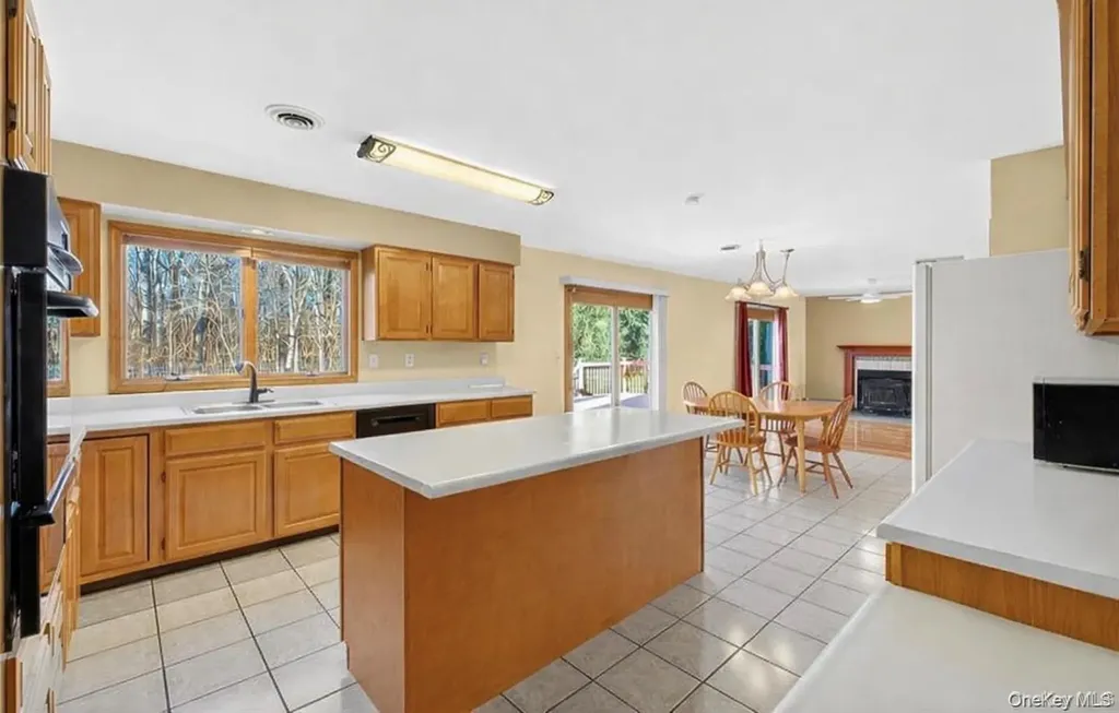 29 Deer Brook Drive New Windsor NY 12553