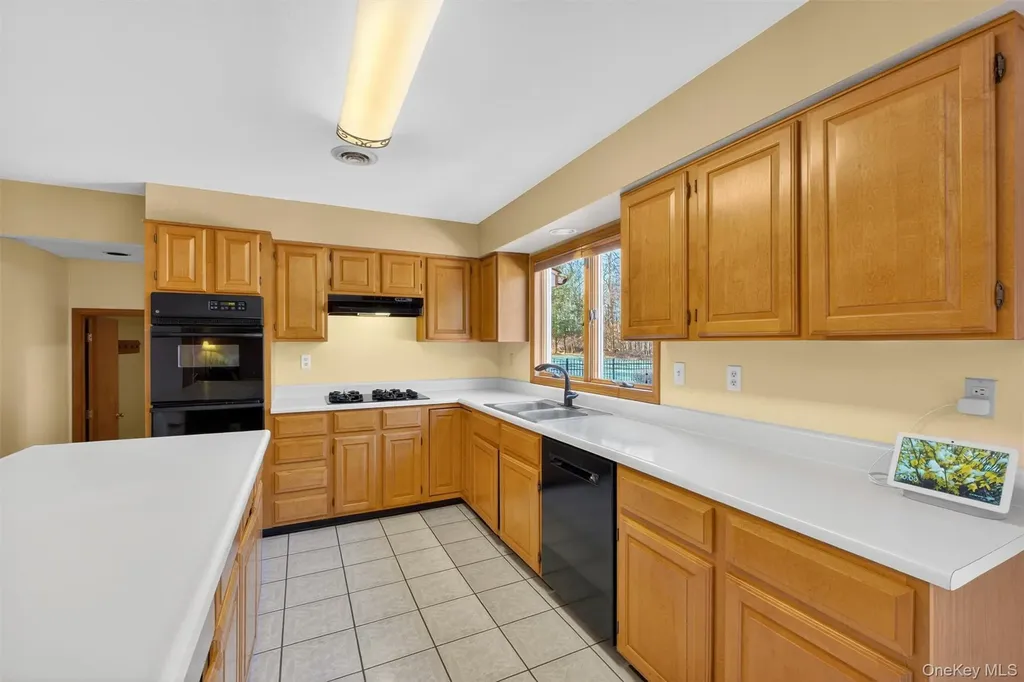 29 Deer Brook Drive New Windsor NY 12553