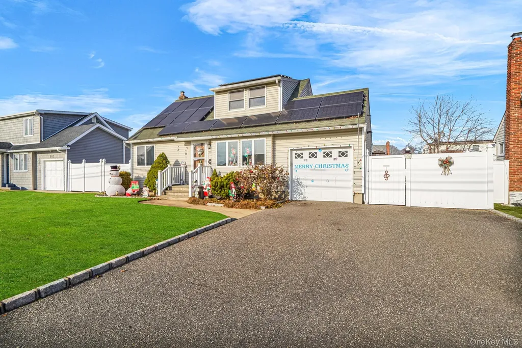 386 33rd Street Lindenhurst NY 11757