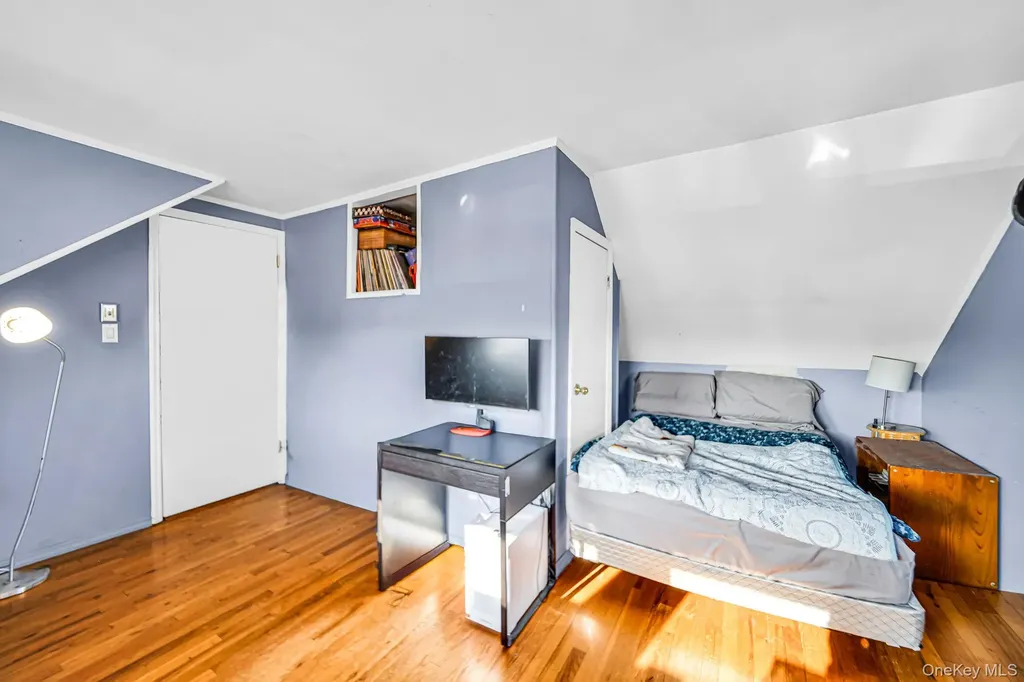 386 33rd Street Lindenhurst NY 11757