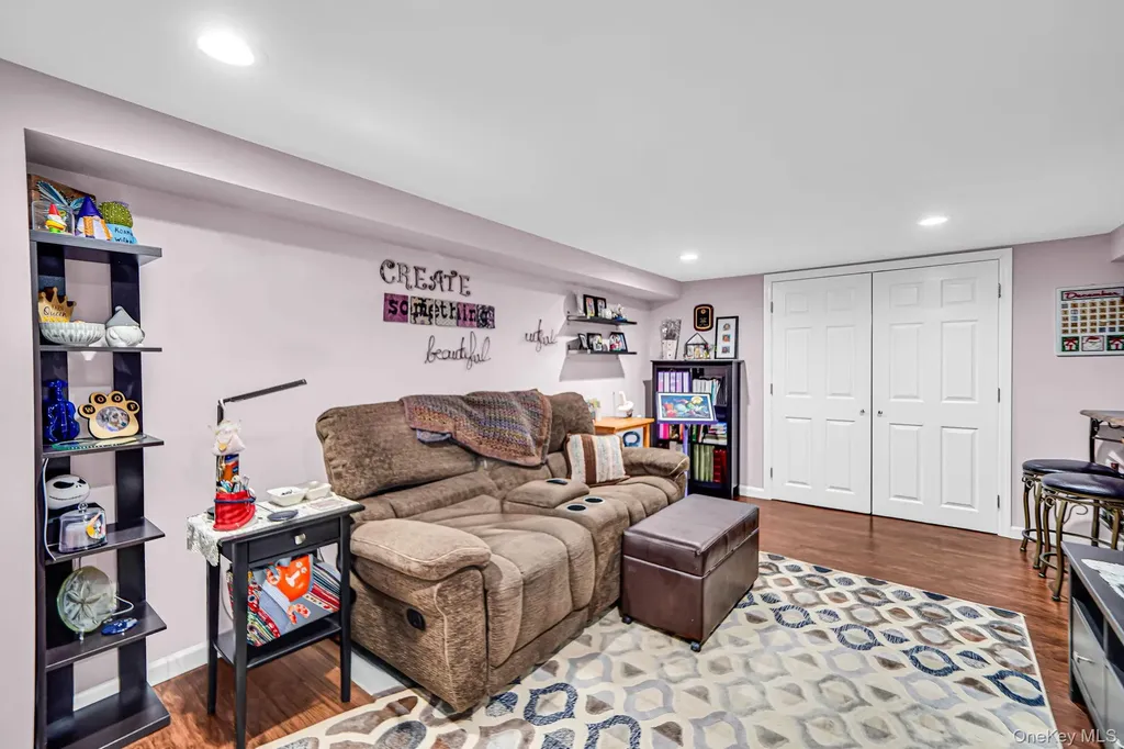 386 33rd Street Lindenhurst NY 11757