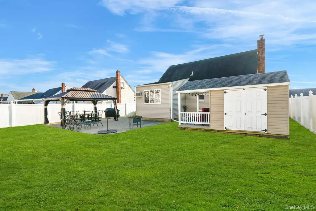 386 33rd Street Lindenhurst NY 11757