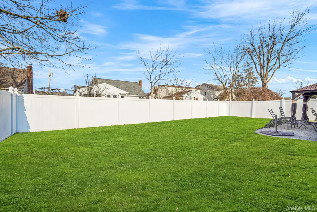 386 33rd Street Lindenhurst NY 11757